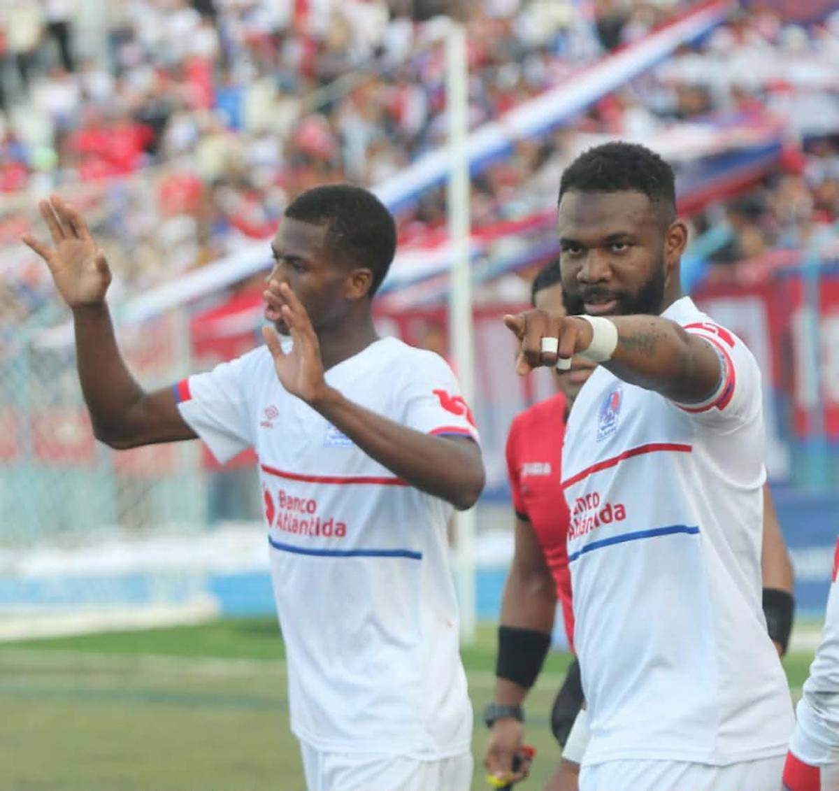 Olimpia se toma venganza, llanto de futbolista, esposa cautiva y chica del Génesis