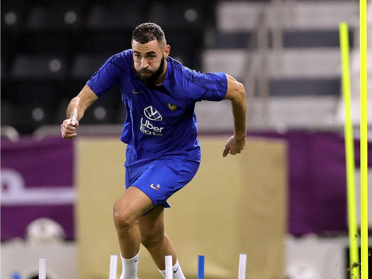 Benzema no pudo seguir entrenando con Francia por su lesión.