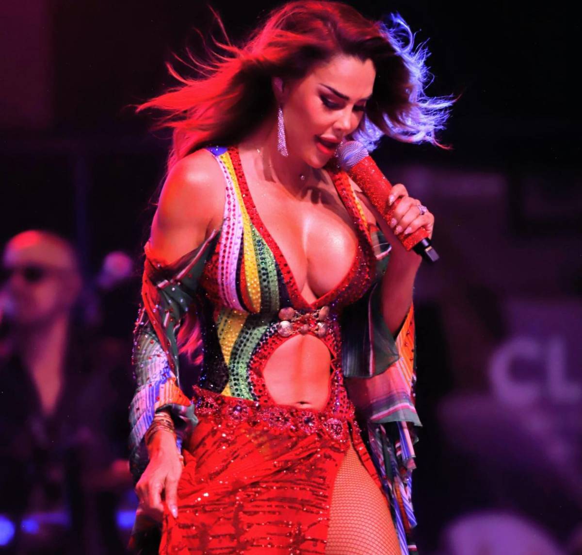 Ninel Conde encendió el Campo AGAS con su “Bombón Asesino”