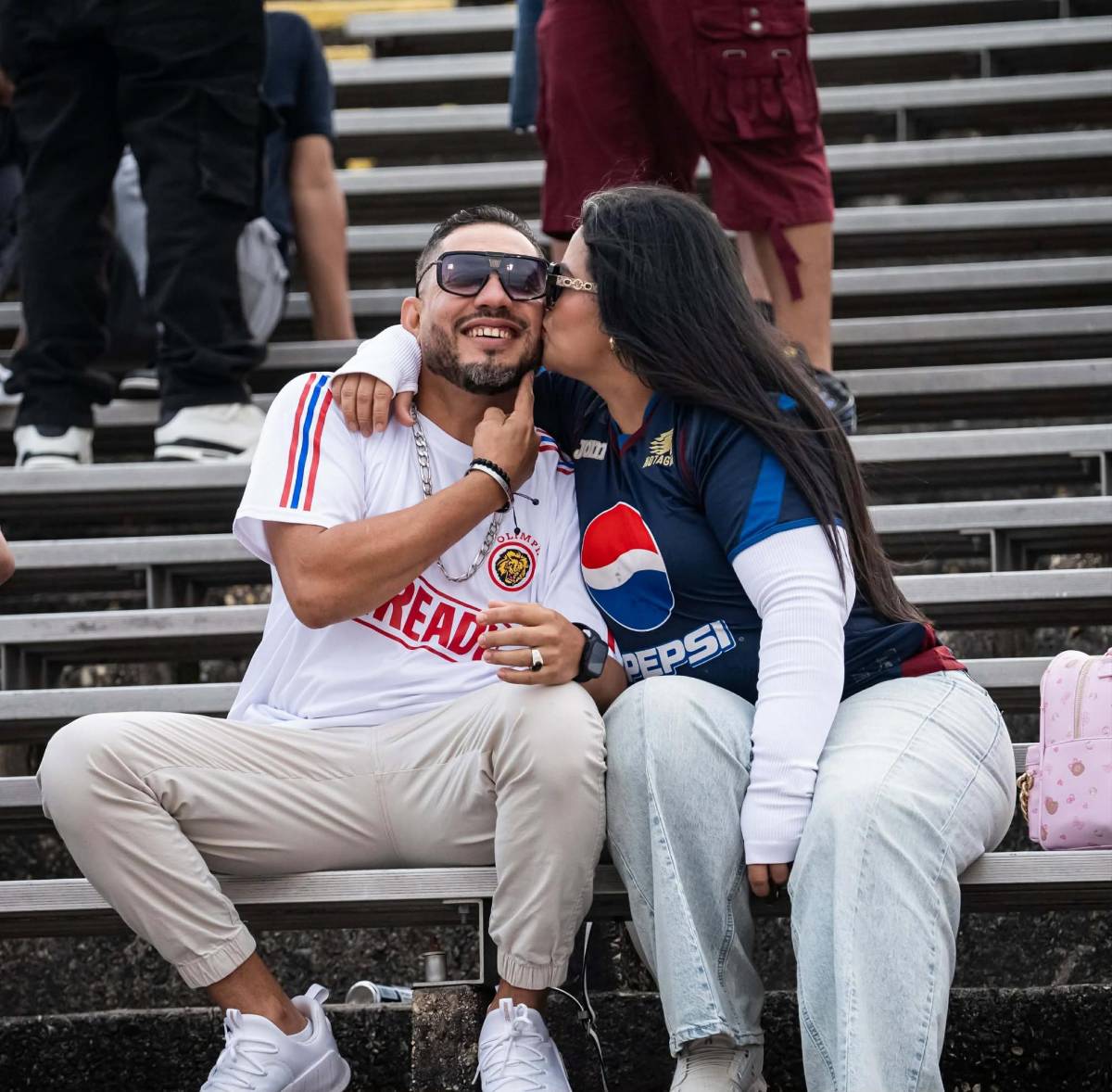 Colocha enamora en New Orleans, besos y ambientazo para los clásicos en EUA