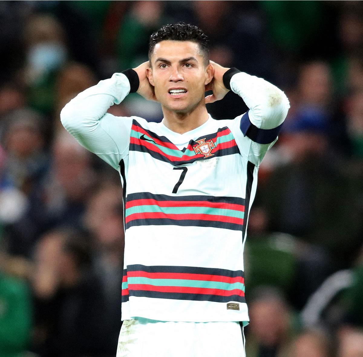 El delantero portugués se lamenta tras una ocasión fallada.