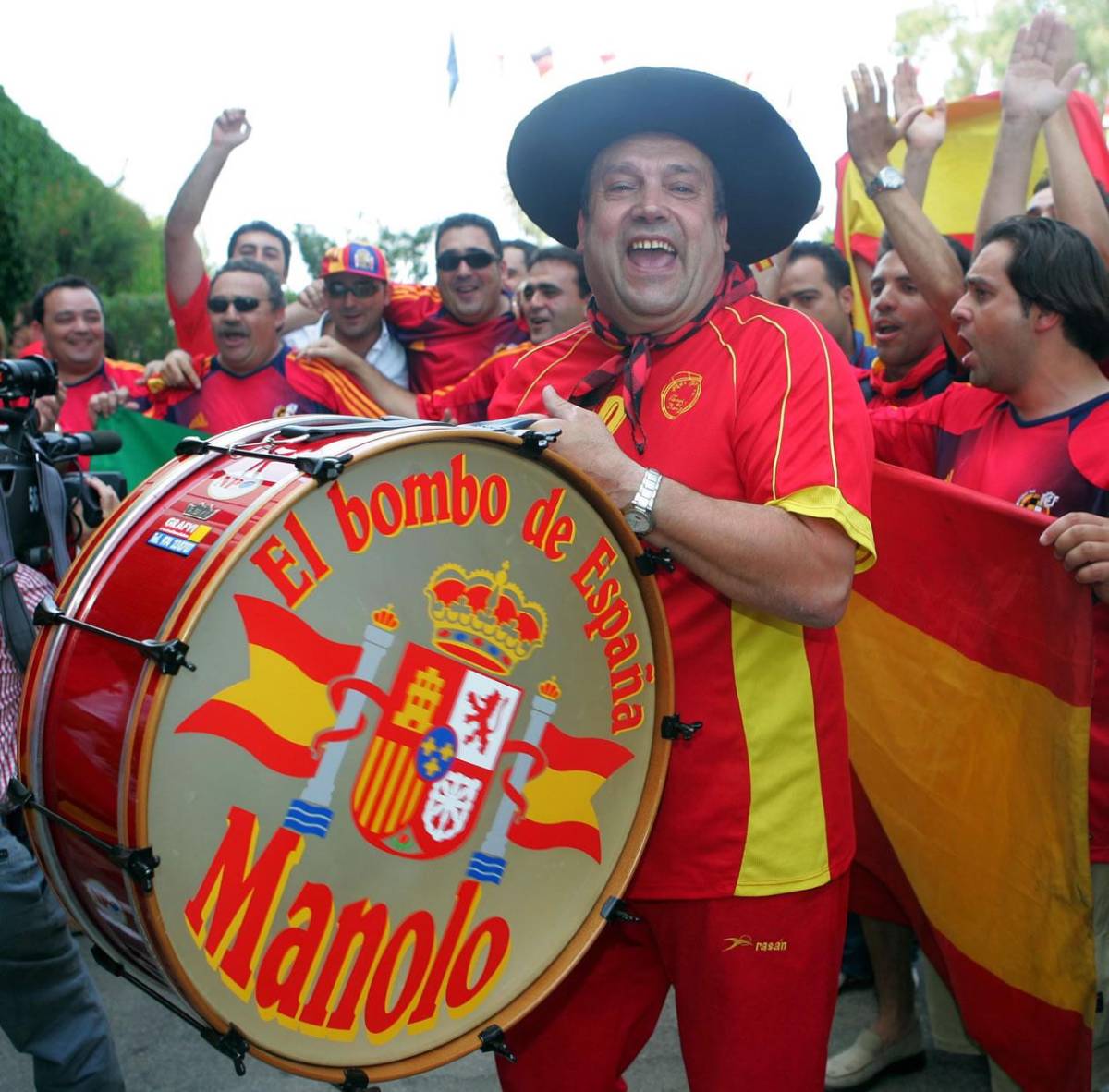 Muere Manolo 'El del Bombo', el hincha más fiel de España: 10 Mundiales