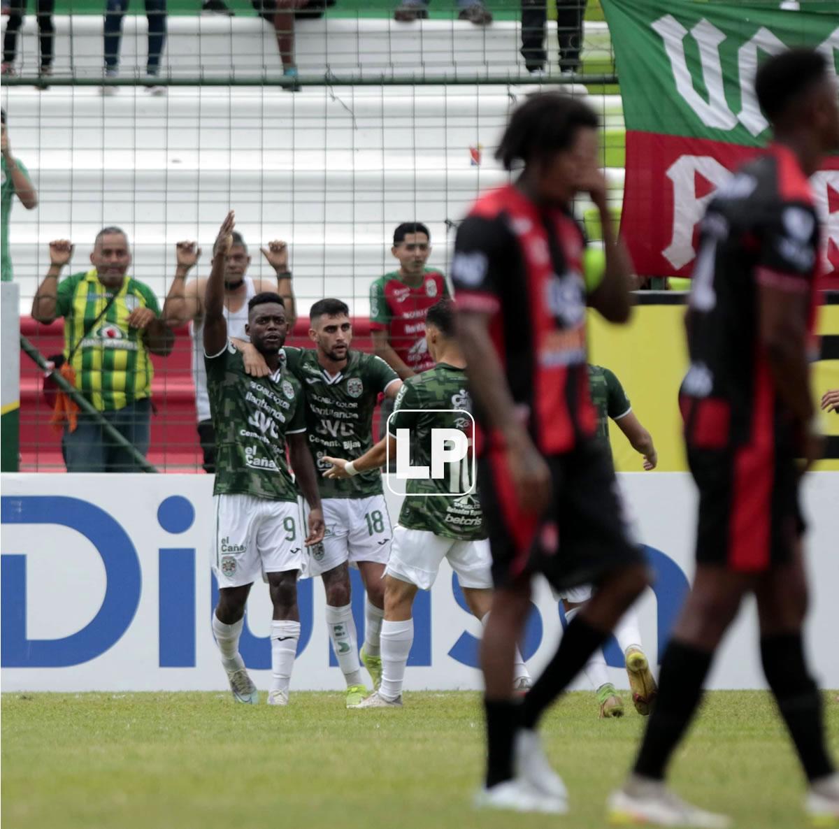 Clayvin Zúniga rescató al Marathón con sus dos goles.