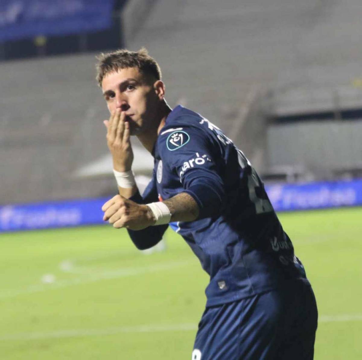 Felicidad de Real España, enfado en Motagua, pelea de jugadores y bellas chicas