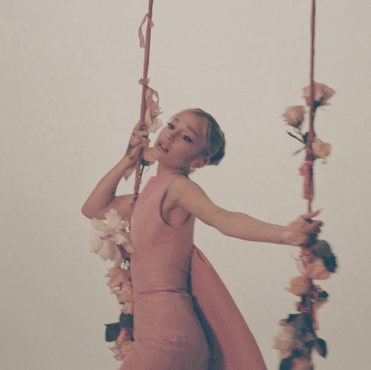 Ariana Grande crea nuevo Instagram, ¿pista de próximo disco?