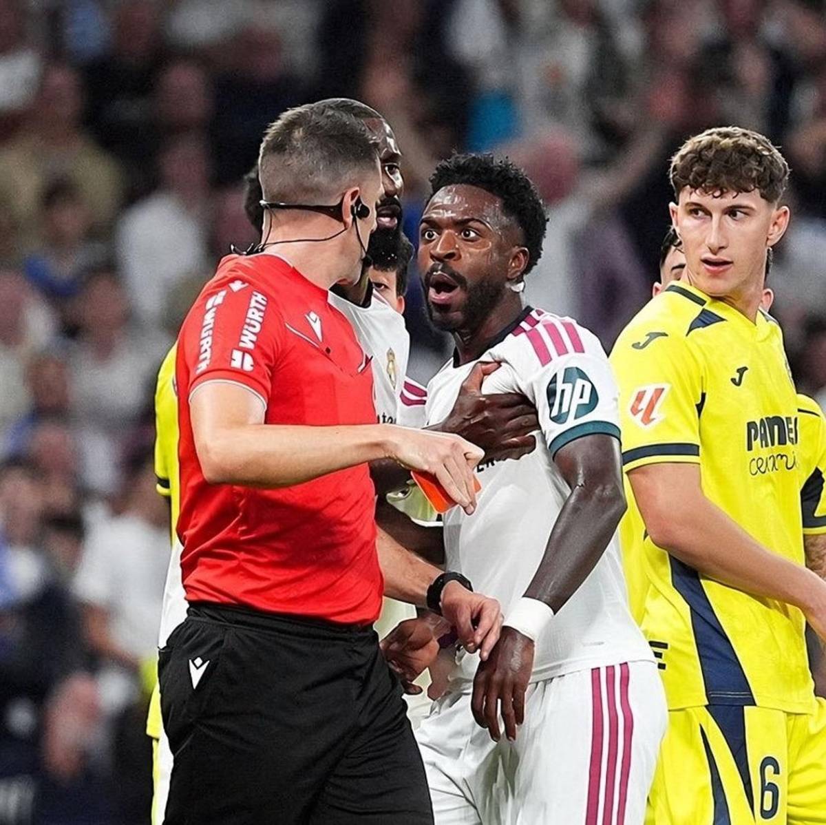 Vinicius recibe la peor noticia para al Clásico ante Barcelona tras su insólita expulsión