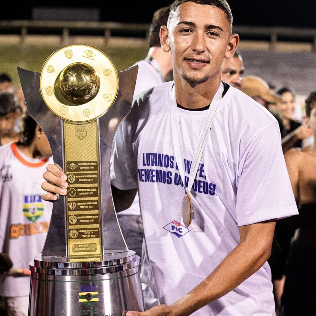 Futbolista muere en terrible accidente con una vaca: venía de festejar el cumpleaños de su papá