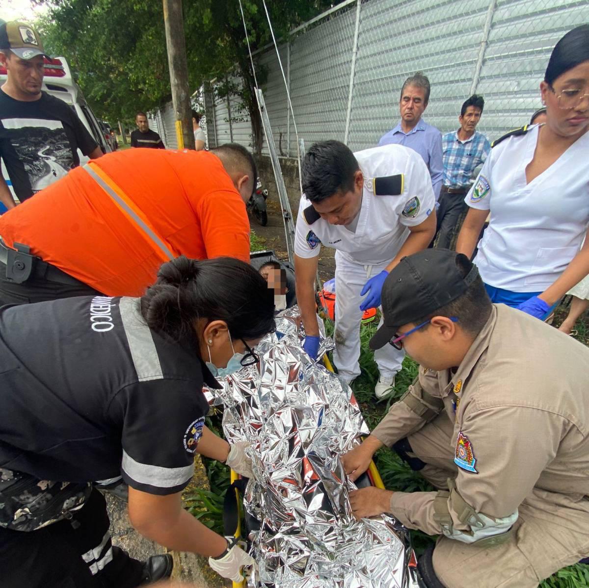 Ellos son el niño y el policía arrastrados por corriente de agua en San Pedro Sula