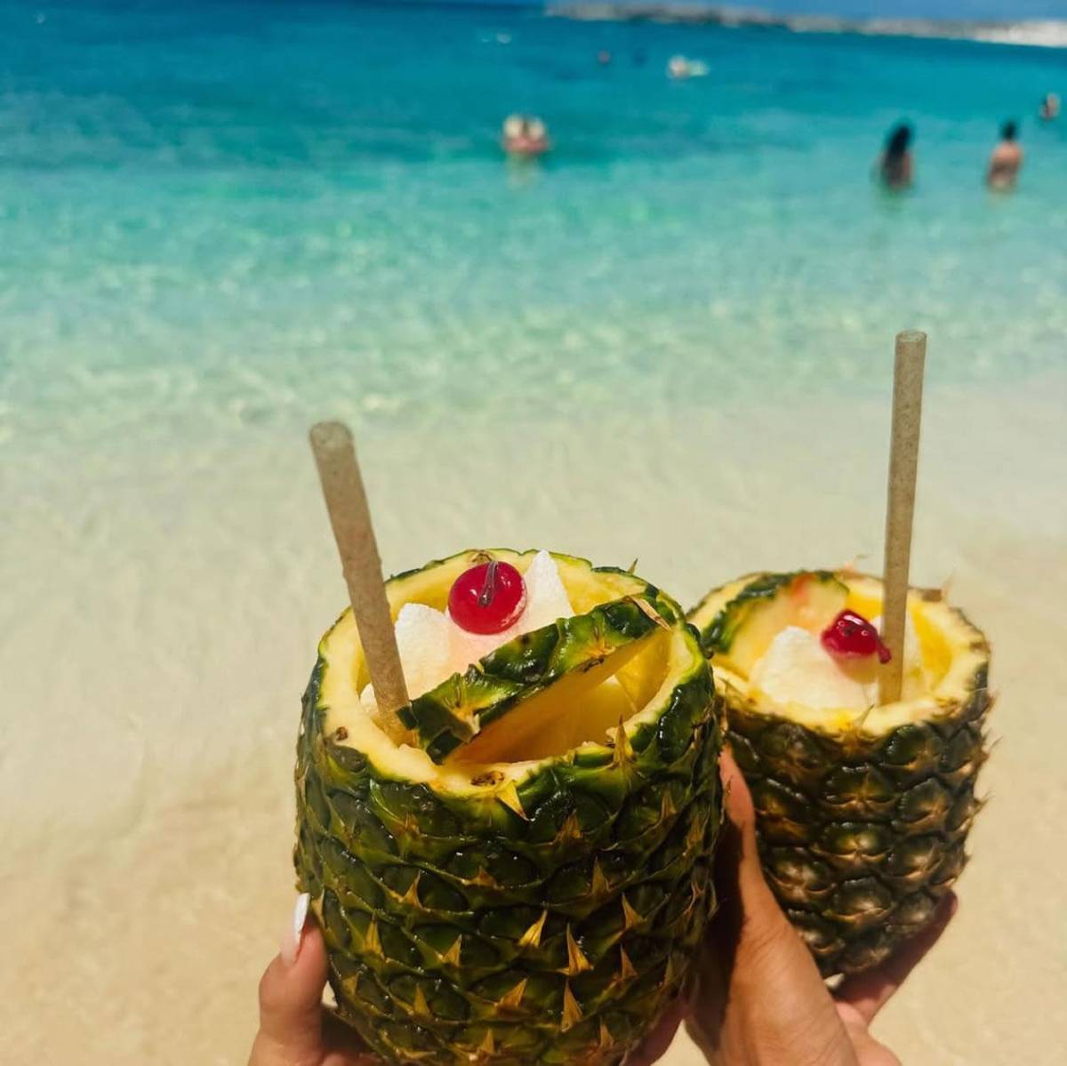 Andy Najar y su sexy esposa vacacionaron en paradisíaca isla: ella lució bikinazos