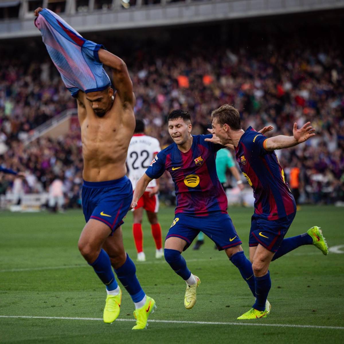 Barcelona tiene nuevo héroe, feo gesto de Flick y Lamine Yamal hizo el ridículo ante su novia