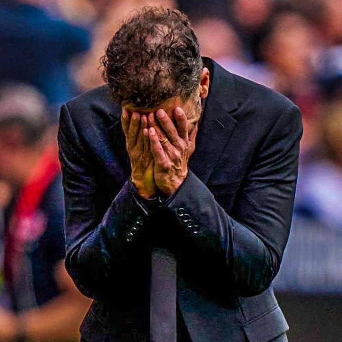 Vinicius con feo gesto, dolor del Real Madrid y llanto de Simeone en triunfo del Atlético