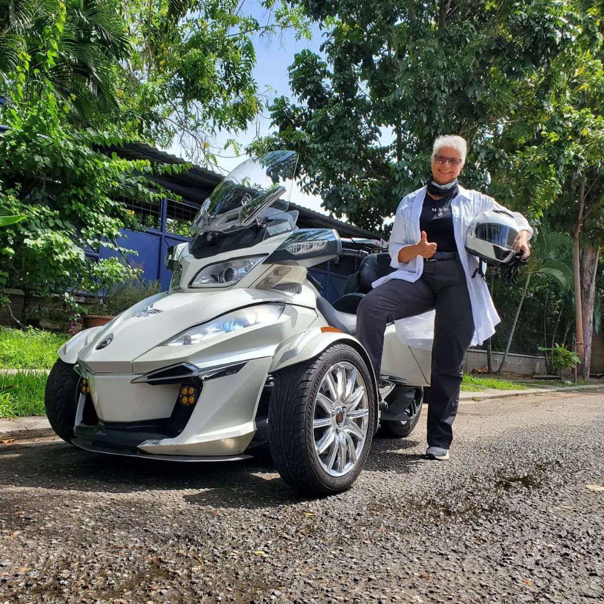 Ángela Stassano recorre 7,000 km a bordo de su moto “Alegría”