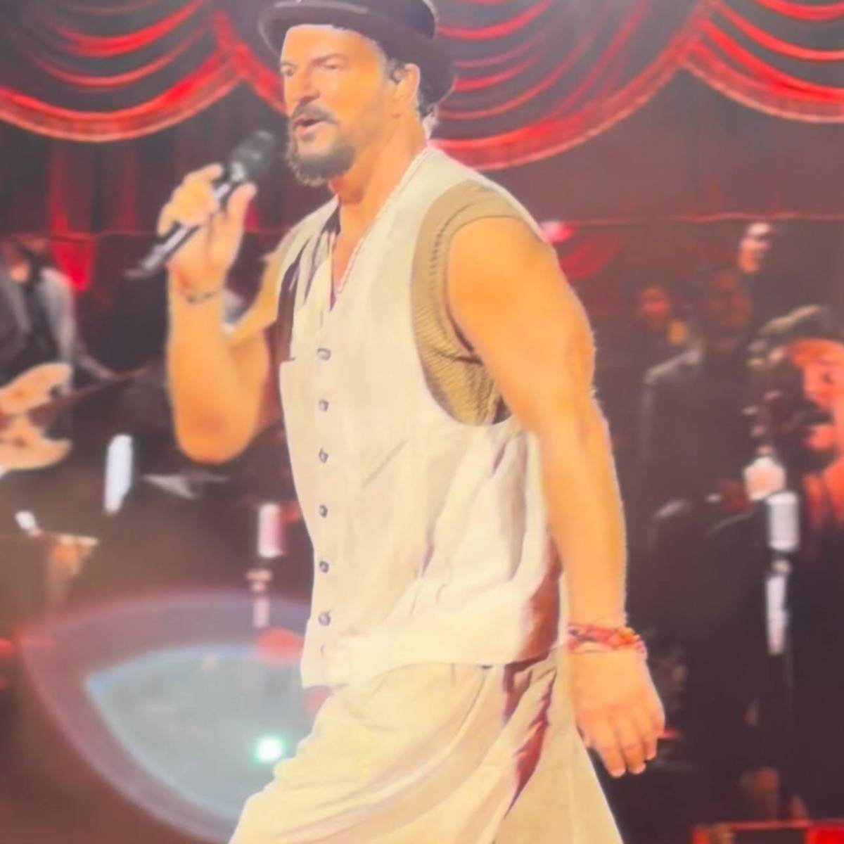 Las 16 postales que Arjona compartió del concierto en Tegucigalpa