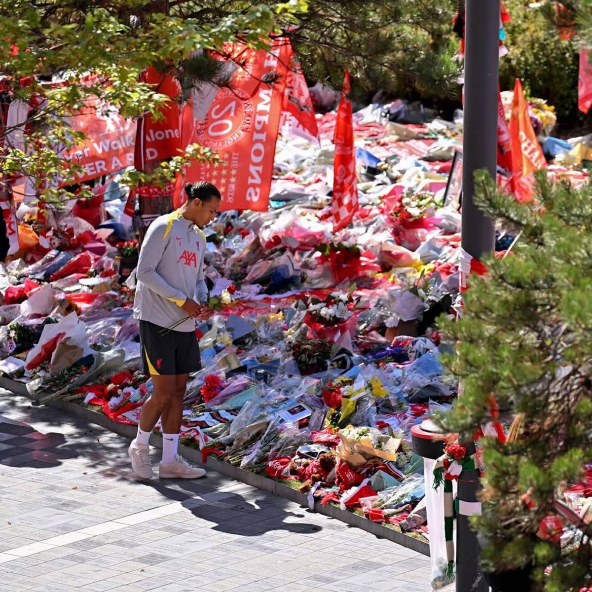 Esposa de Diogo Jota reaparece en emotivo homenaje en Liverpool: las desgarradoras imágenes