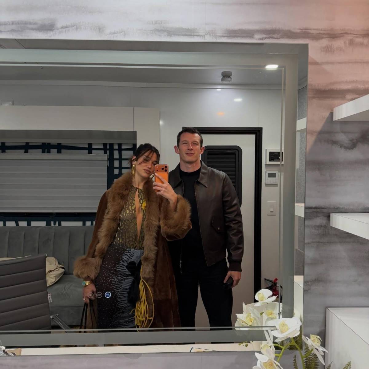 Dua Lipa y Callum Turner se casarán en Silicia, según medios italianos