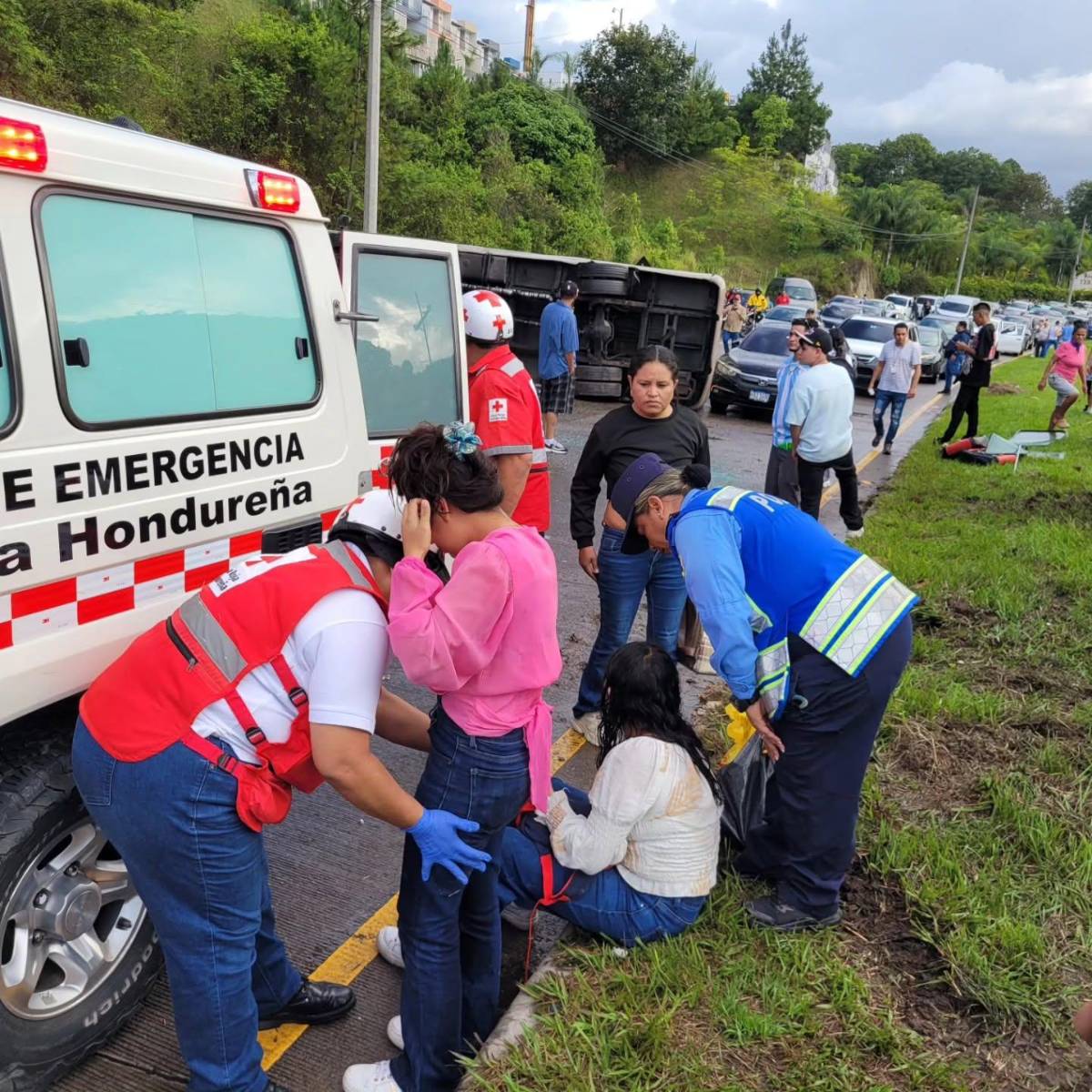 Impactantes imágenes: Bus de la ruta La Paz-Tegucigalpa sufre accidente