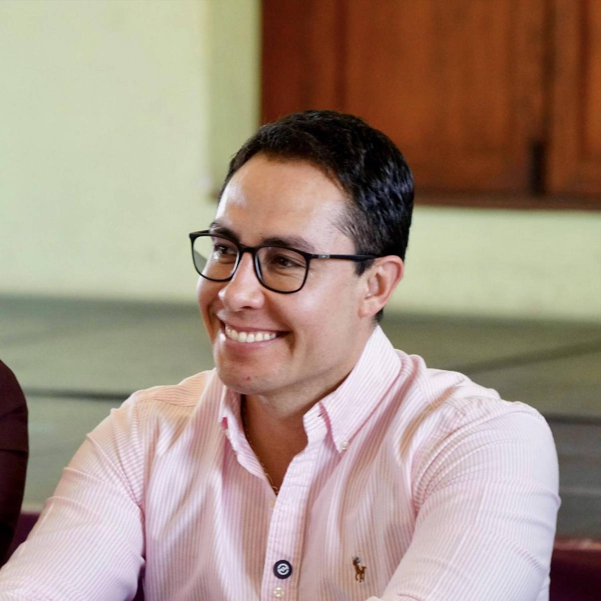 Alcalde amenaza a empleados si no le dan like a sus publicaciones