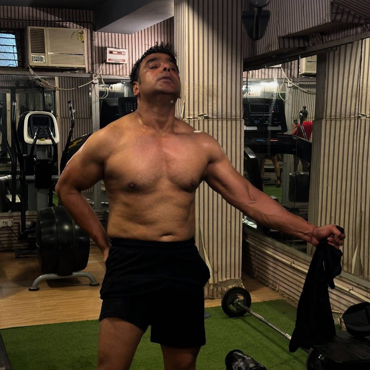 La hazaña del hombre que hizo 847 flexiones con peso y logró un Guinness