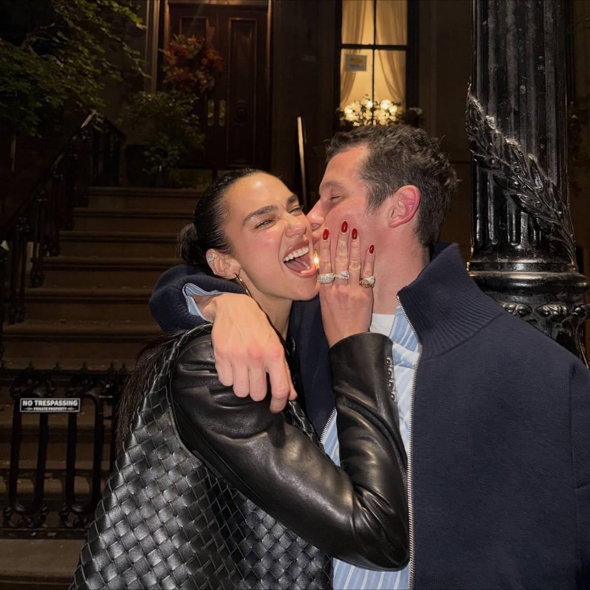 Dua Lipa y Callum Turner se casarán en Silicia, según medios italianos