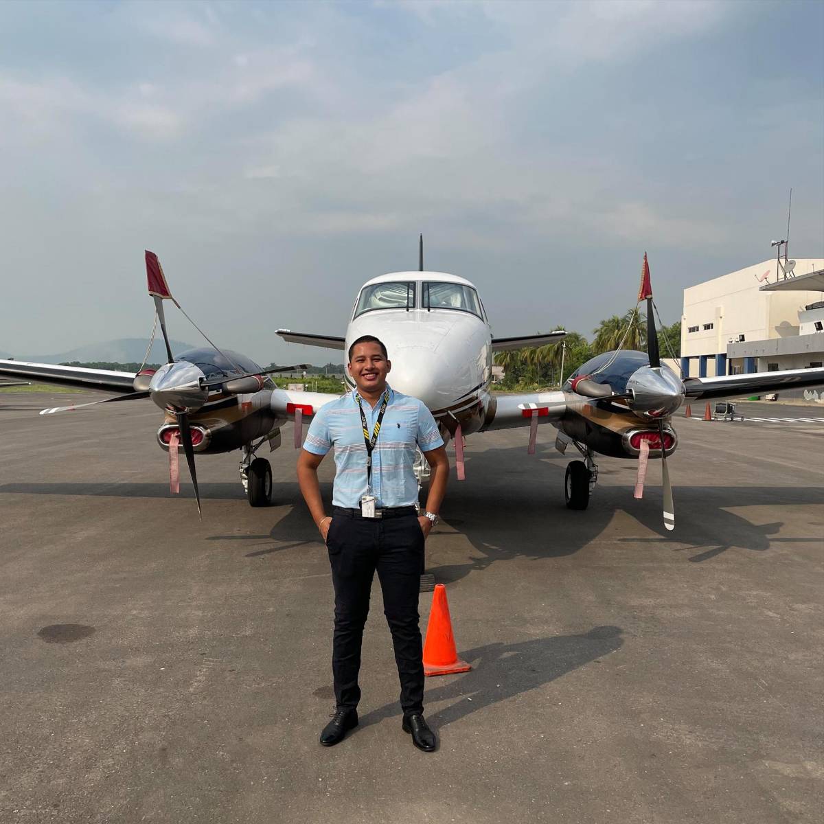 Así era Deryn Castillo, el piloto de aviación que murió en el  bulevar Mackey