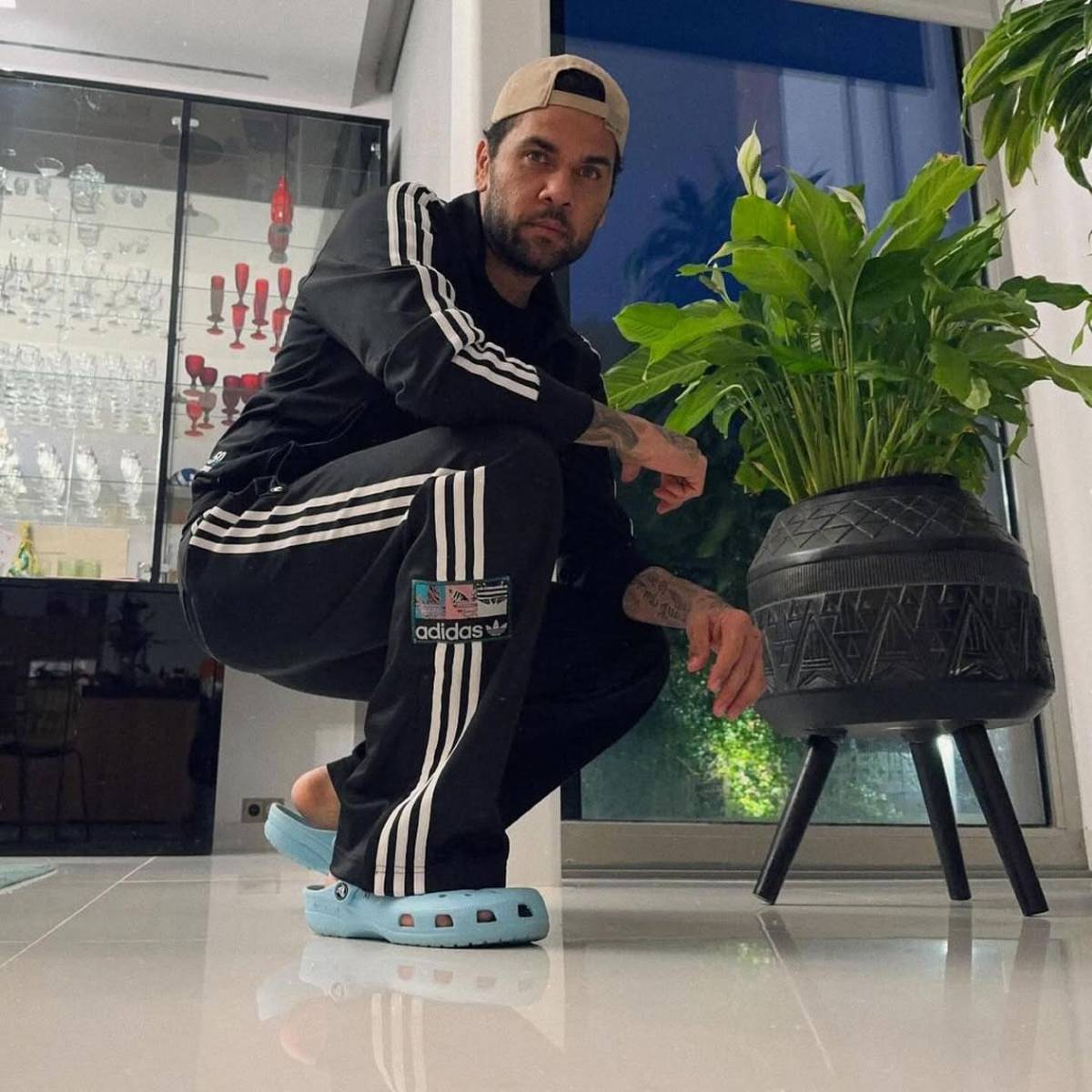 La nueva vida de Dani Alves tras la prisión: otro trabajo y el mejor regalo de su mujer