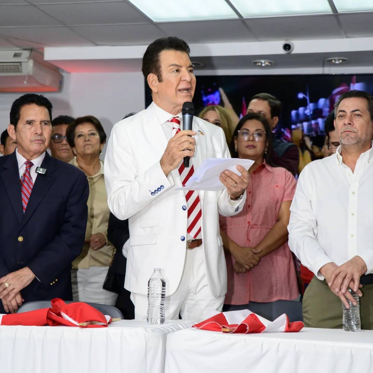 Nasralla atiza contra Luis Redondo: Qué pena que le siga el juego a los comunistas