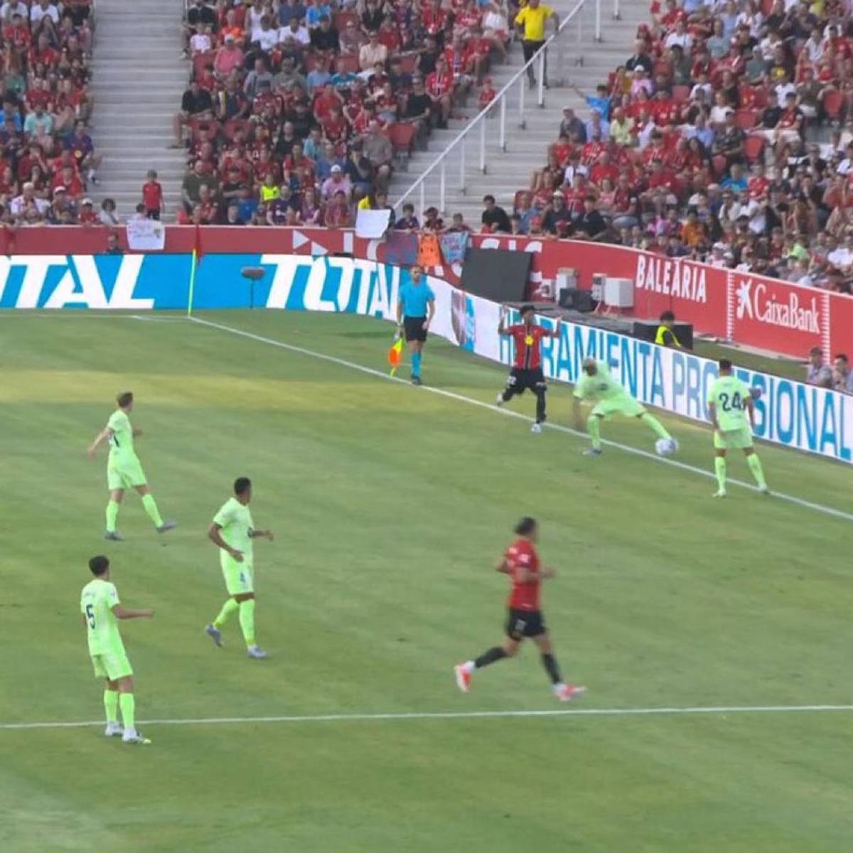 Escándalo en el Barcelona vs Mallorca, gesto arrogante de Lamine Yamal y criminal patada