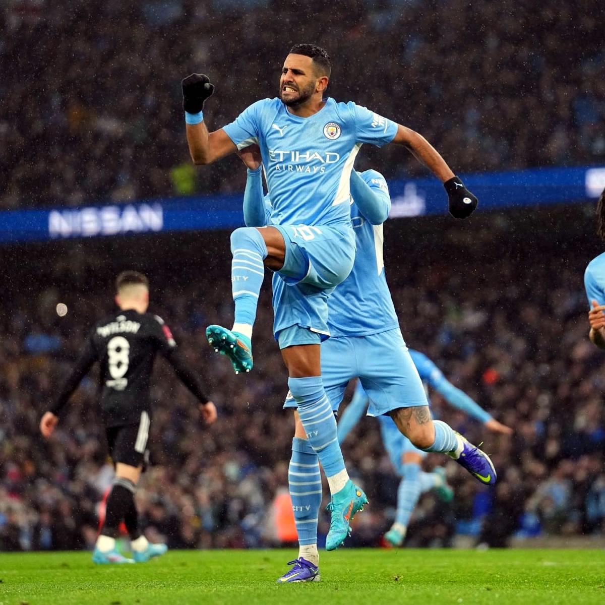 Riyad Mahrez se despachó con un doblete para la clasificación del Manchester City.