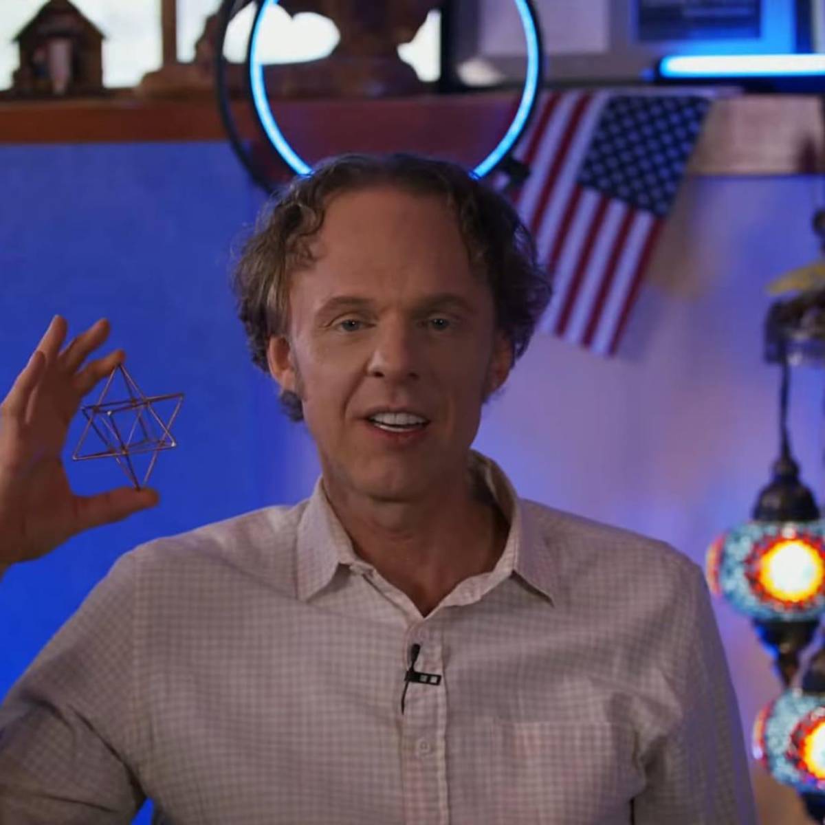 Muere David Wilcock, divulgador de teorías paranormales