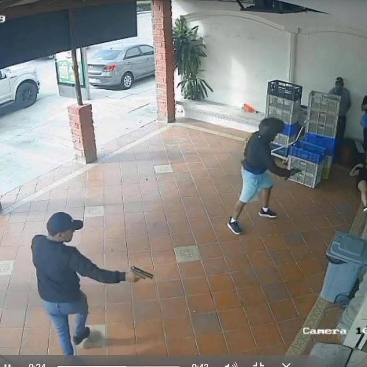 Quién era la mujer asesinada con Mario Pineida: esposa del jugador hace denuncia