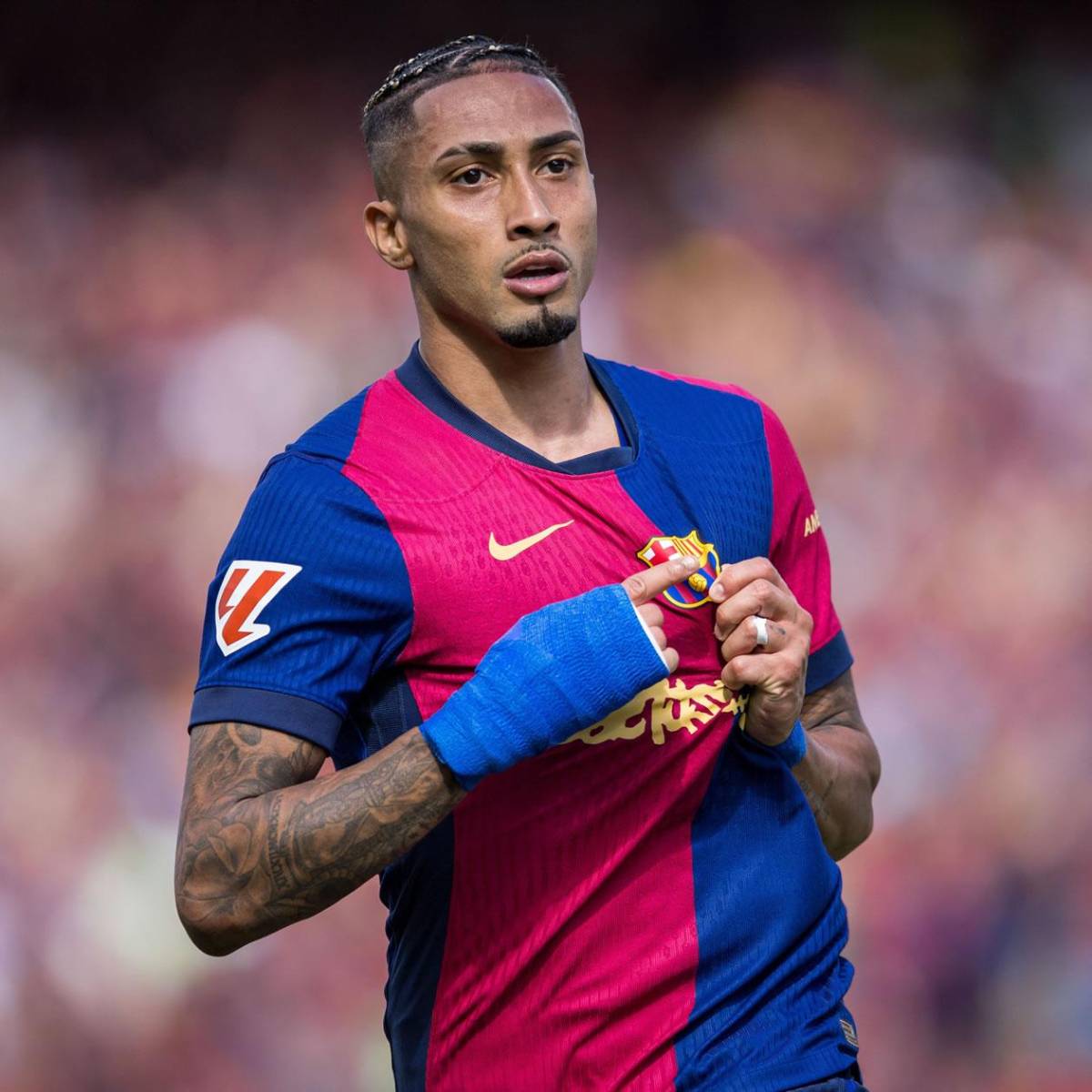 Raphinha se burla del madridismo: ¿por qué festejó señalando el vendaje de su mano?