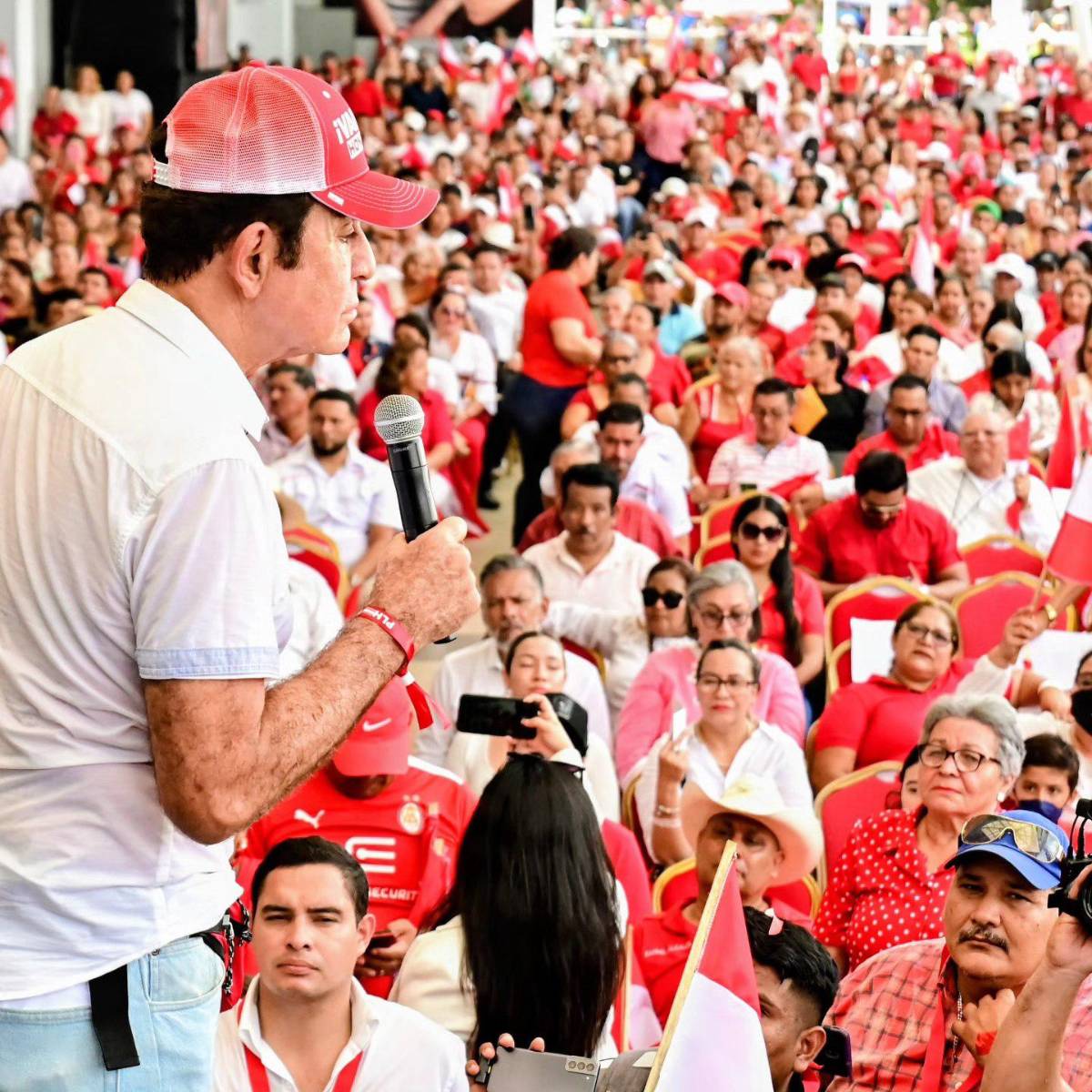 Salvador Nasralla: Si quieren comer una pata de pollo al mes, voten por Rixi