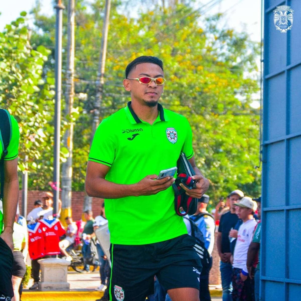 Marathón - Olimpia: bellezas, look a lo Raphinha y la rubia que robó suspiros