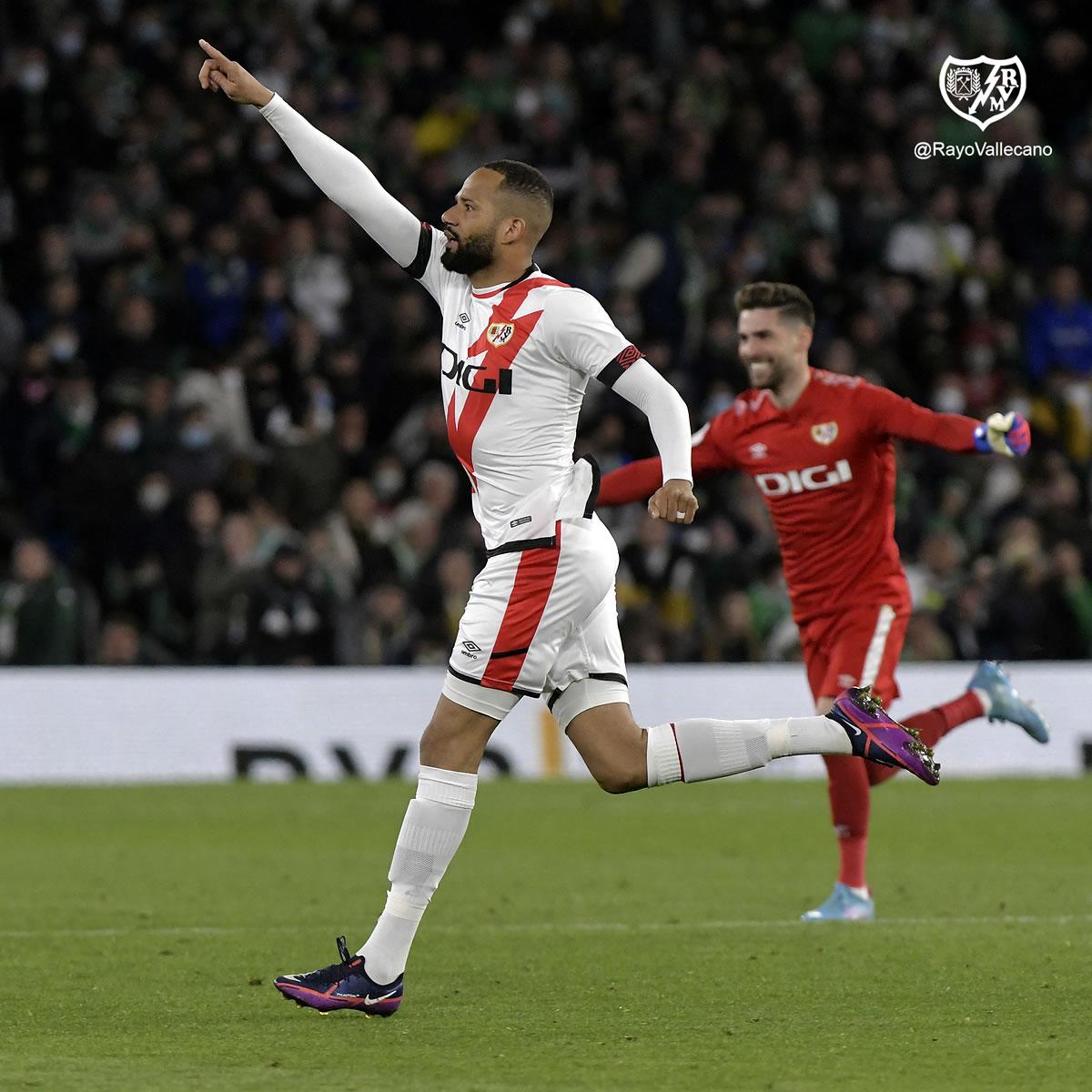 El portugués Bebé celebrando su gol con el que puso a ganar al Rayo Vallecano en el partido.