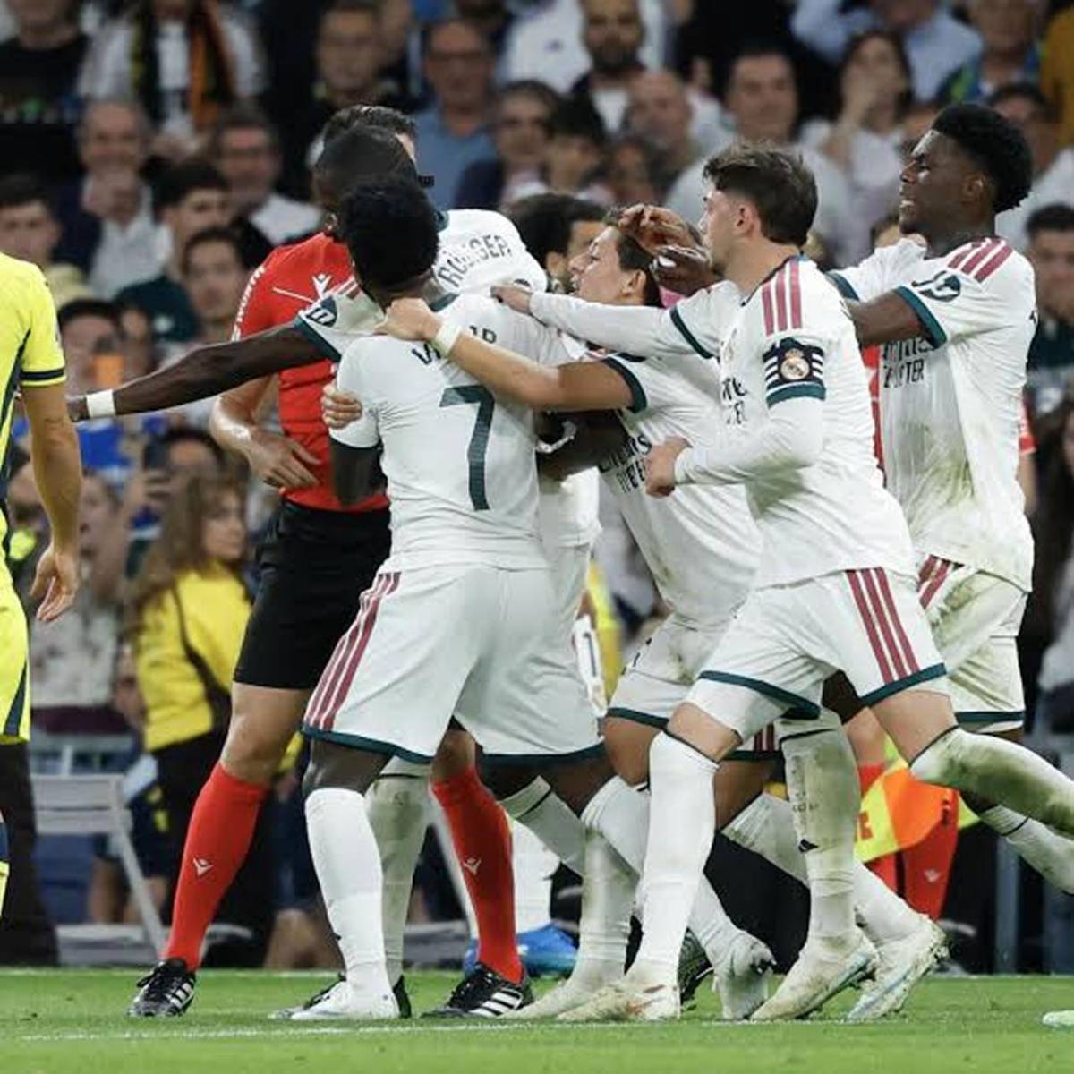 Vinicius recibe la peor noticia para al Clásico ante Barcelona tras su insólita expulsión