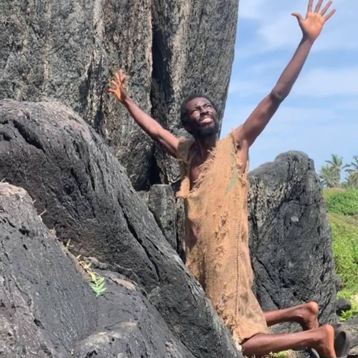 Construye arcas y al fallar profecía dice que él negoció con Dios por el mundo