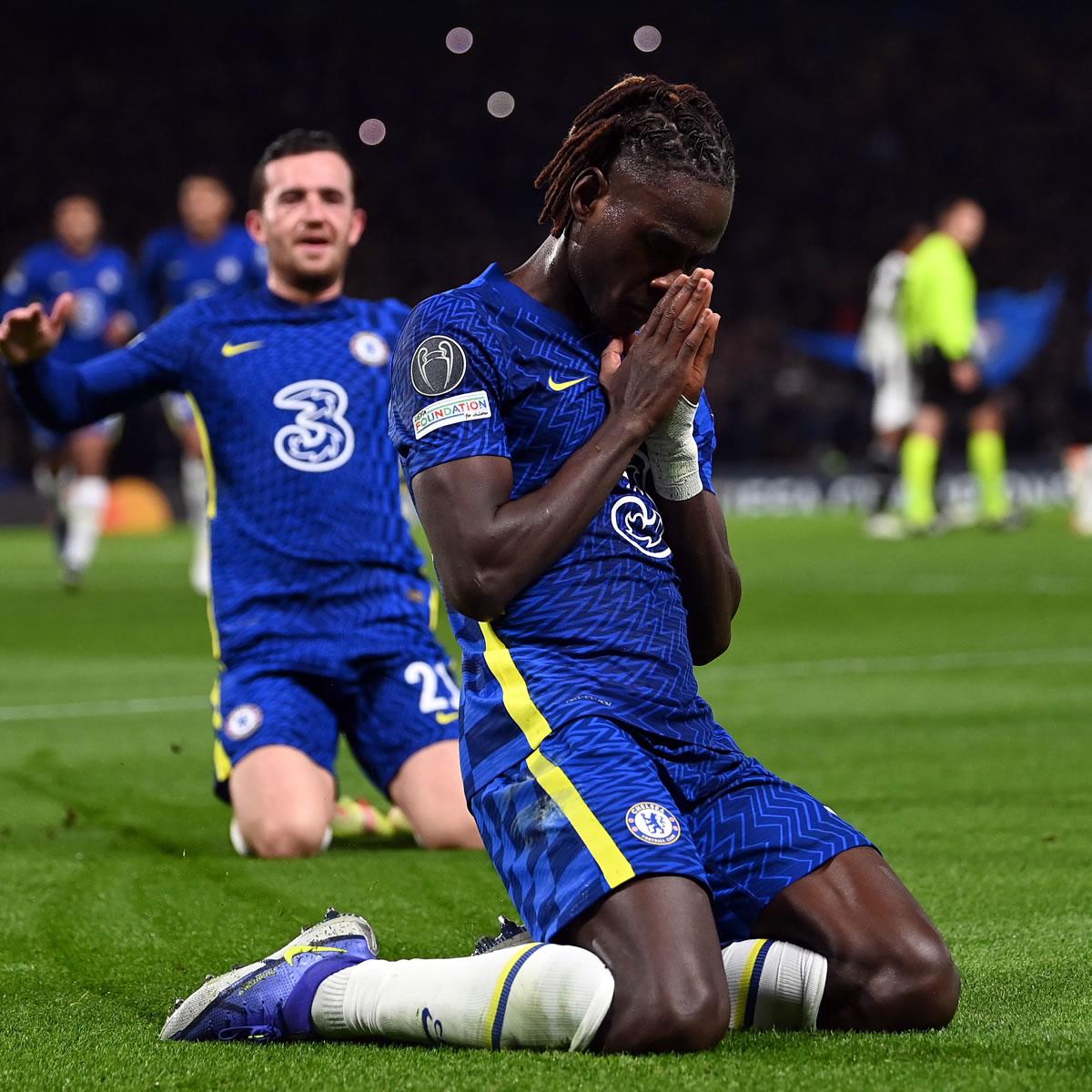 Así celebró Trevoh Chalobah su primer gol en la Champions League.