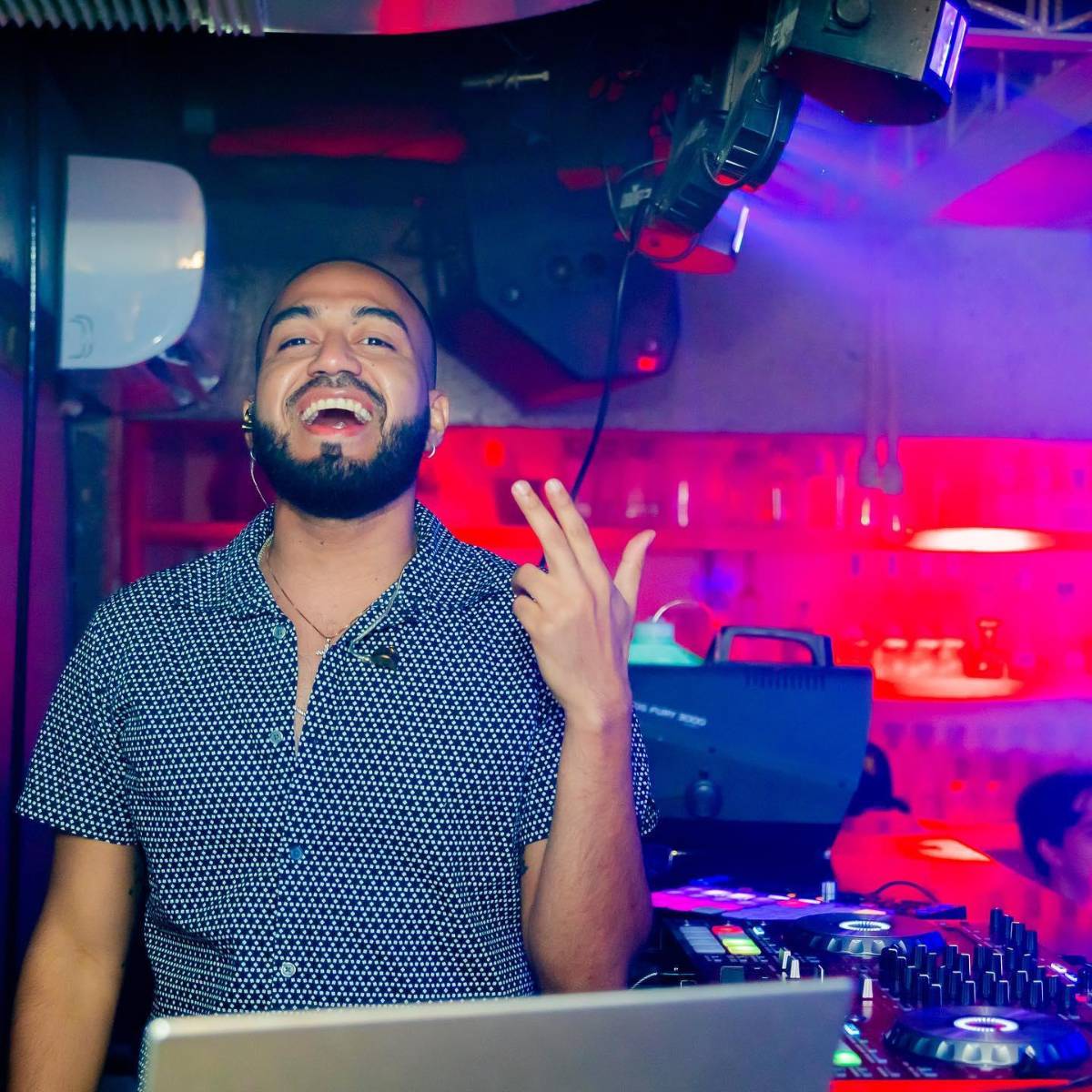 Jorge Medina confirma cobro de entrevistas y desata polémica con Dj Chaval