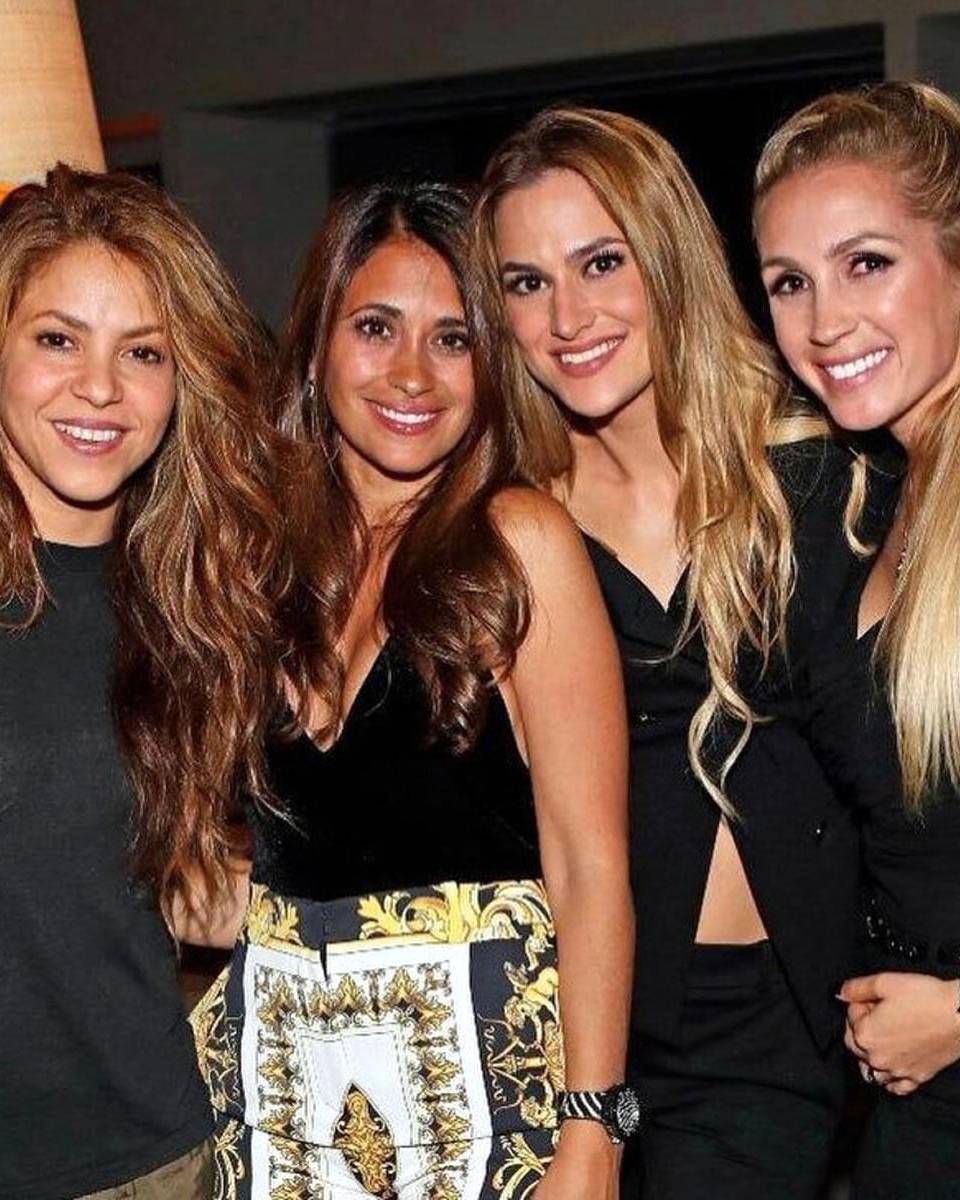 Shakira junto a Antonela Roccuzzo y otras Wags del Barça cuando Messi y Piqué estaban en el equipo culé.