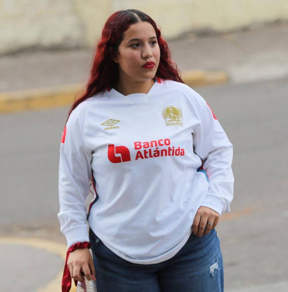 Ellas adornan el Olimpia vs Marathón: las bellas chicas del Nacional