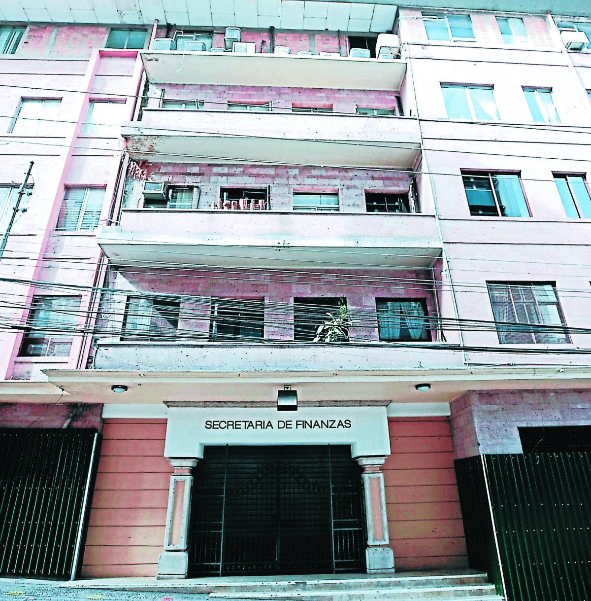 Ajustarán salario de los empleados vía presupuesto