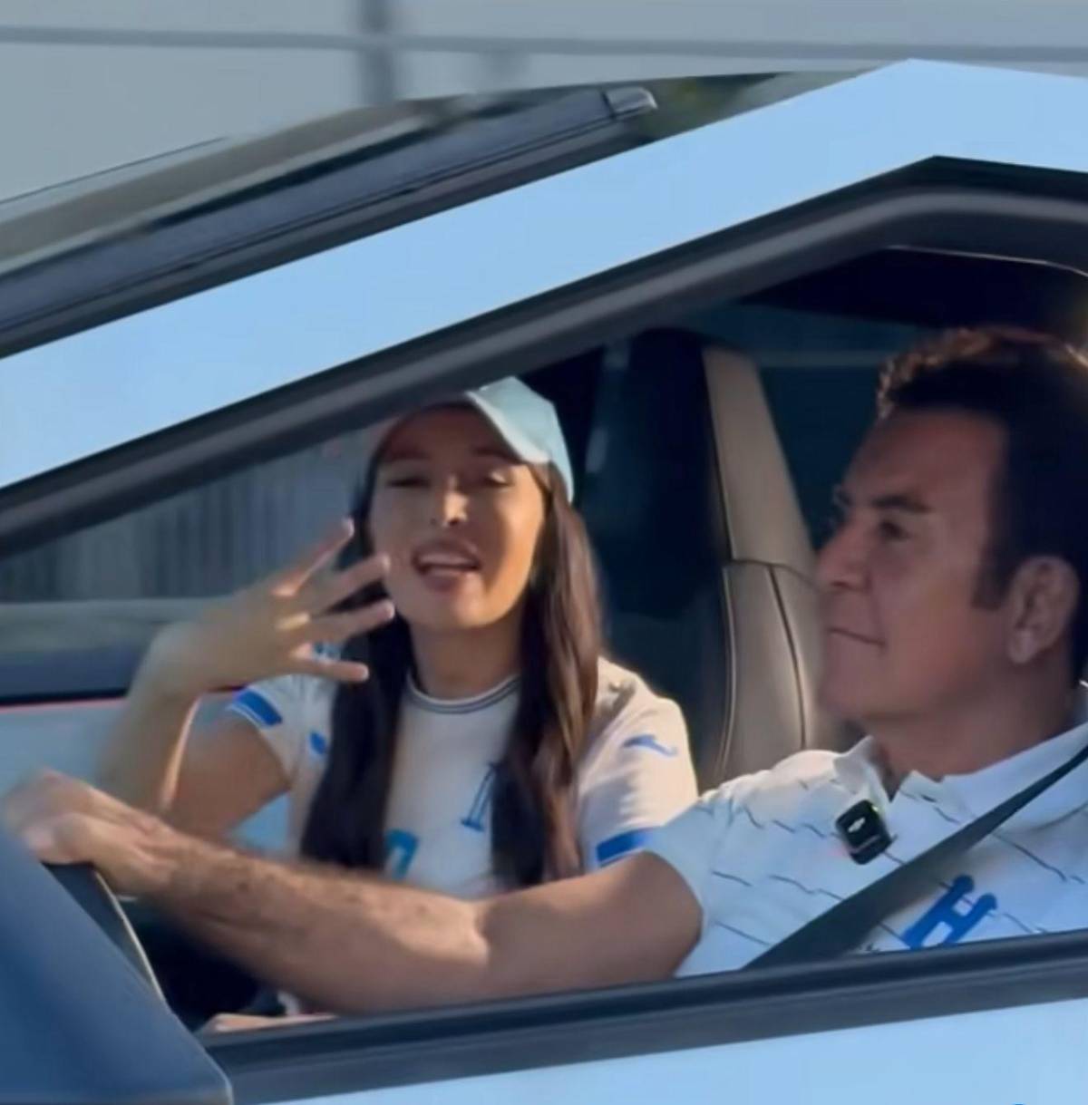 Nasralla e Iroshka presumen lujoso Cibertruck: ¡Qué clase de presidente tendremos, top!