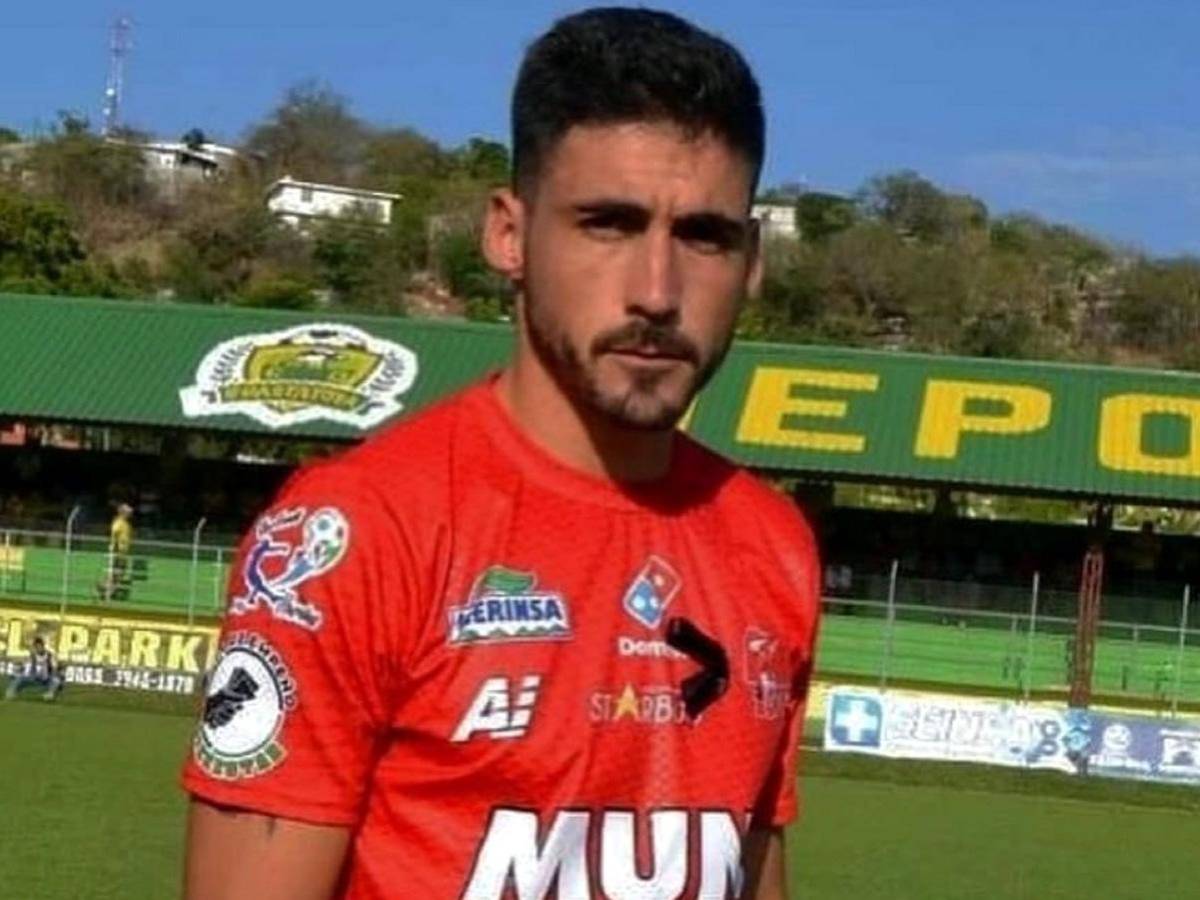 En 2021 vistió la camiseta del CSD Puerto San José de la máxima catagoría de Guatemala.