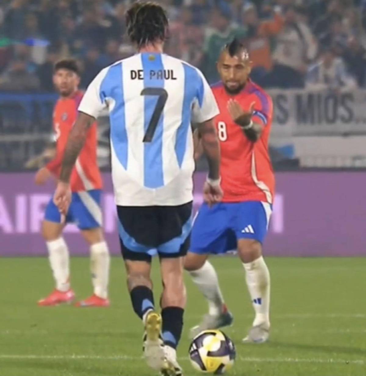 El gesto de Messi con 'enemigo' de Argentina, debutó fichaje de Real Madrid y Chile hundido