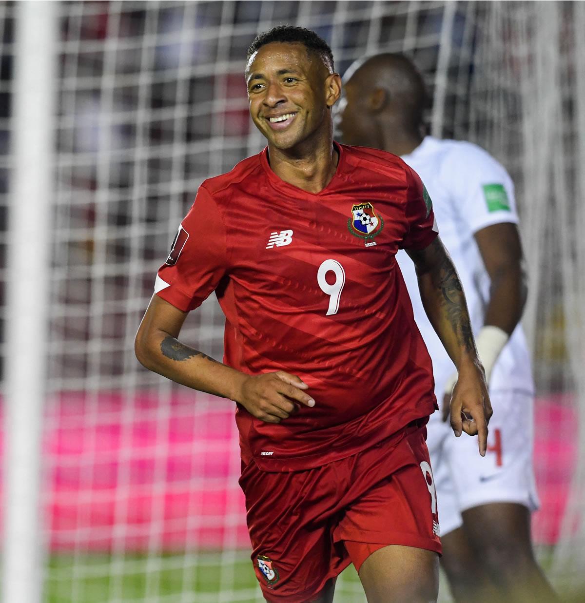 Gabriel Torres sonríe tras su gol que le dio el triunfo a Panamá contra Canadá.