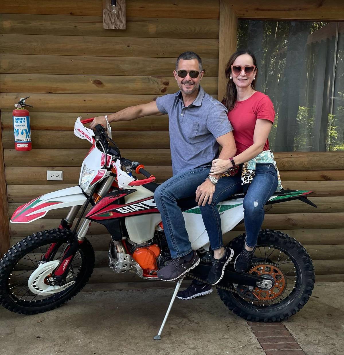 ¿Quién es Sergio Bendaña, el hijo de Tuky que sufrió un accidente en competencia de motos?