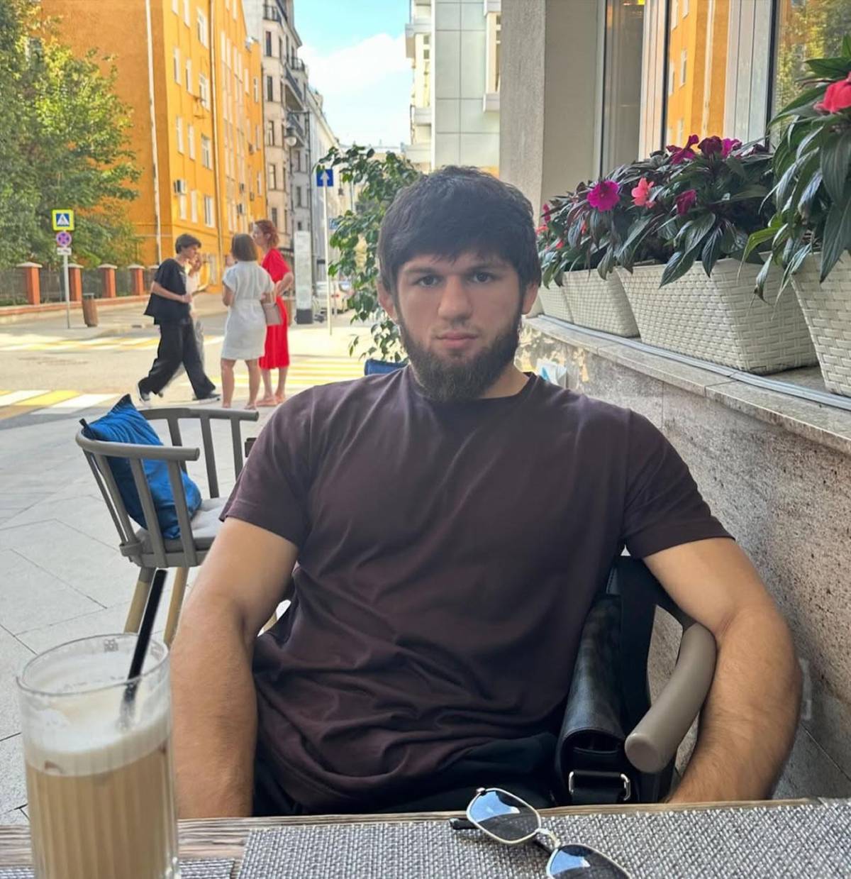 Atacan a balazos a famoso campeón de MMA en la puerta de su casa: recibió cinco disparos