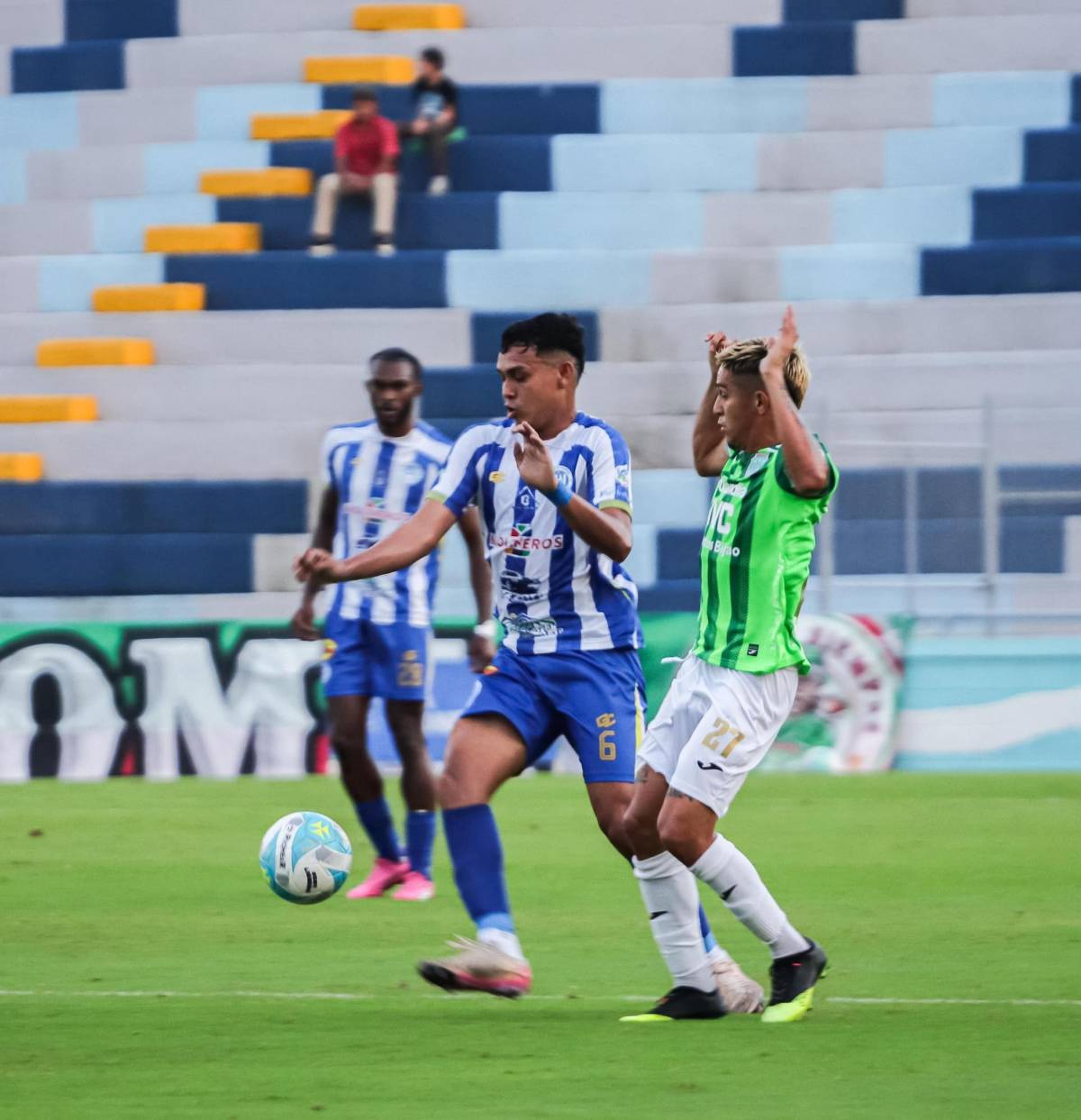 Le festejó al Olimpia a lo Lamine Yamal, debut soñado y bronca de Tota Medina