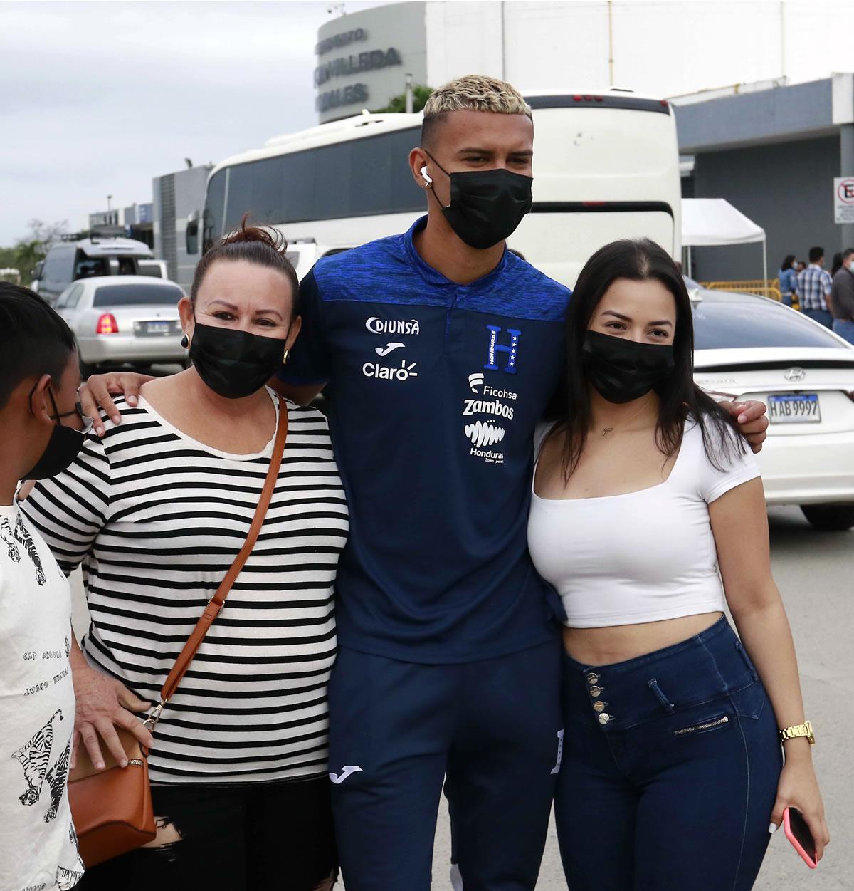 Kervin Arriaga fue acompañado por su familia antes del viaje a Estados Unidos.