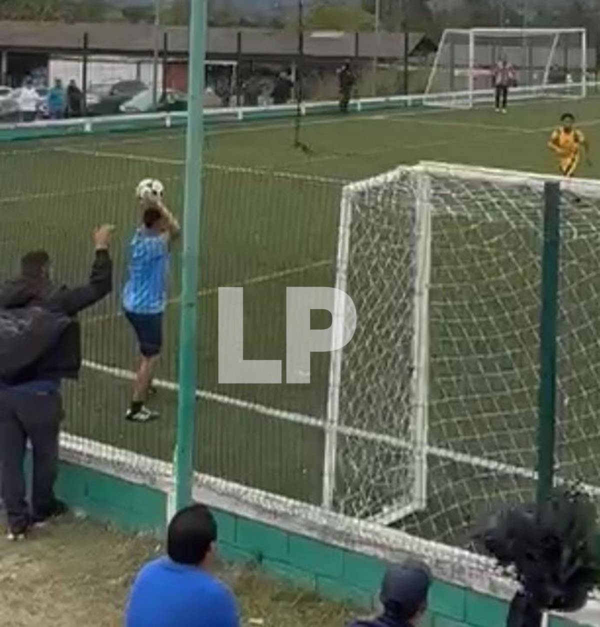 'Pescado' Bonilla impacta con transformación: fútbol y campeón en centro penal